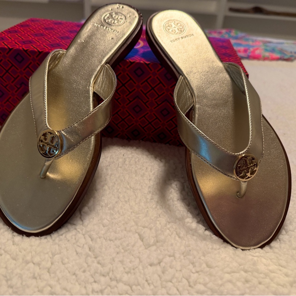 Tory Burch size 10 Metallic gold thong Sandals